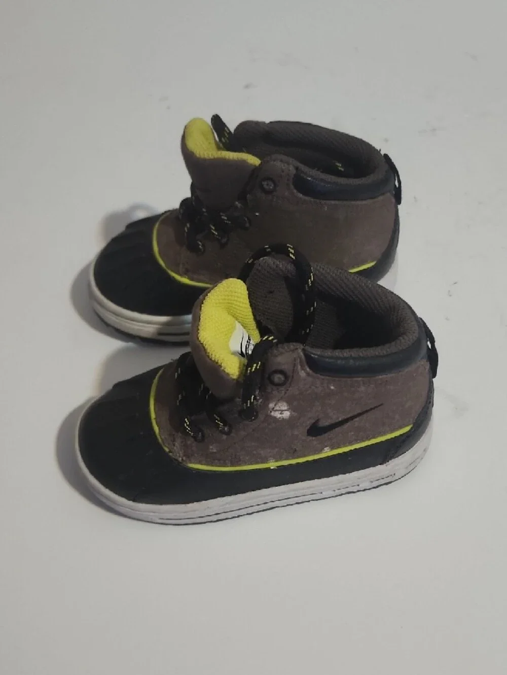 Nike Kids Black and Yellow Lace-Up Boots